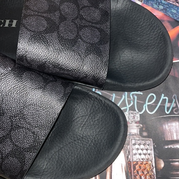 ⚫️ 🦁 ⚫️• Coach x Sun’s Out…. 🦶🏻 … vibes • 🦁⚫️🦁 - Picture 6 of 12